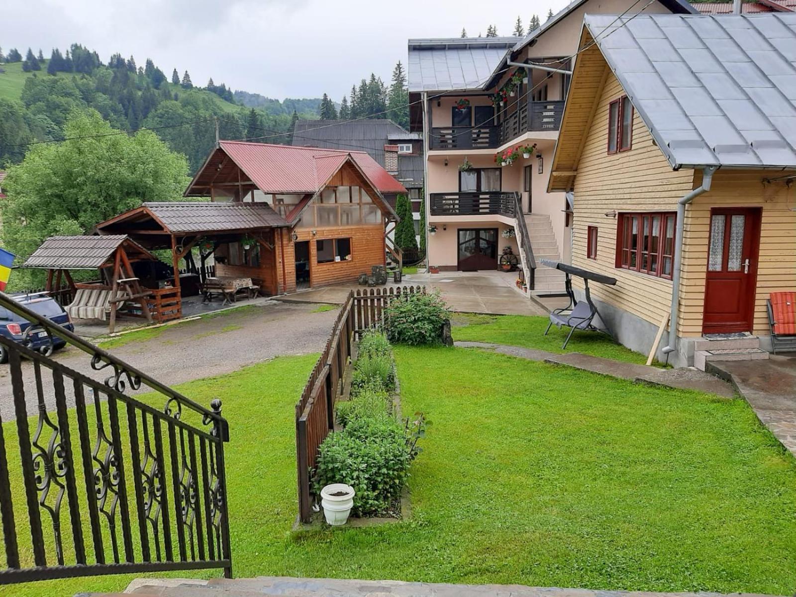 Lip Si Ely Hotel Dîmbovicioara Exterior foto